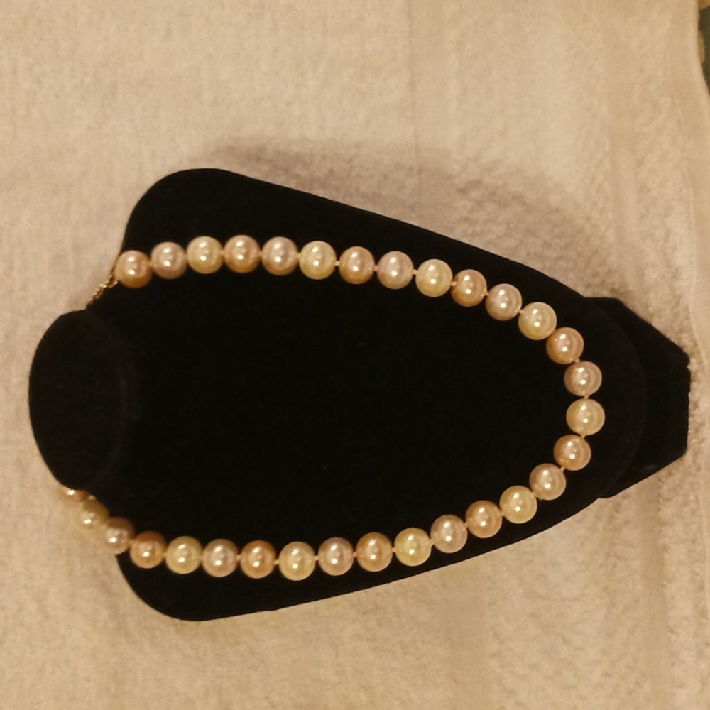 NWOT M&M Faux White and Champagne color Pearl's B-1 0004